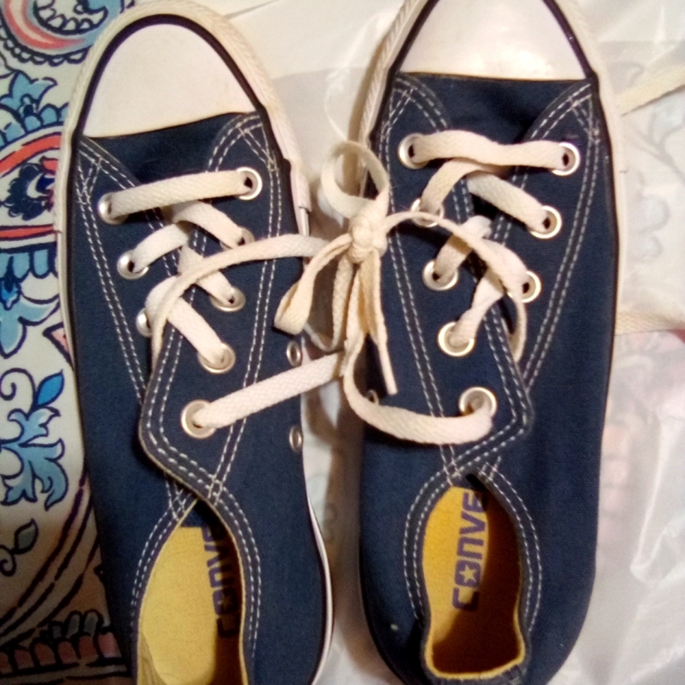 Converse Unisex Tennis Shoes